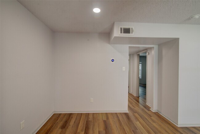 Building Photo - 800 Heights Blvd