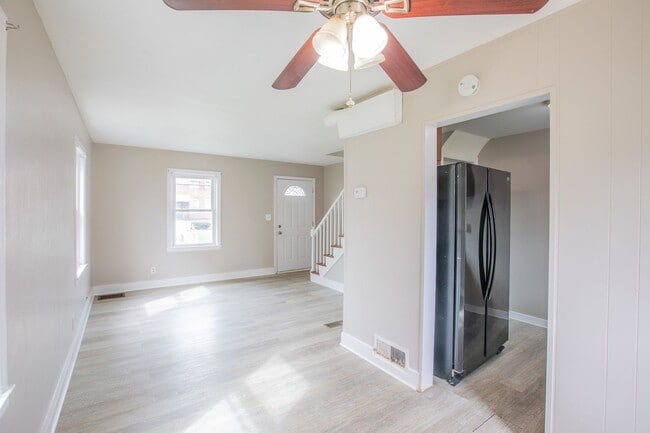 Building Photo - Lovely 2 BR/1 BA EOG Townhome in Brooklyn ...