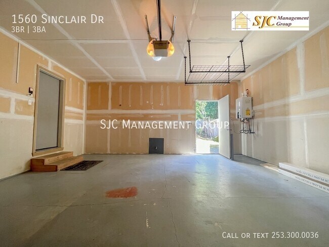 Building Photo - 1560 Sinclair Dr