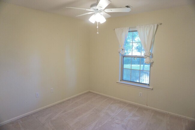 Building Photo - 5 BED | 2.5 BATH | SINGLE FAMILY HOME | BONUS ROOM | 2 CAR GARAGE