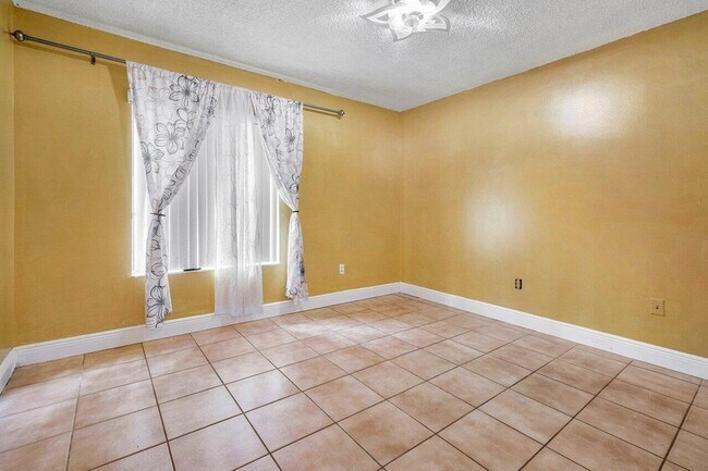 Building Photo - 2780 Norfolk Pine Ct