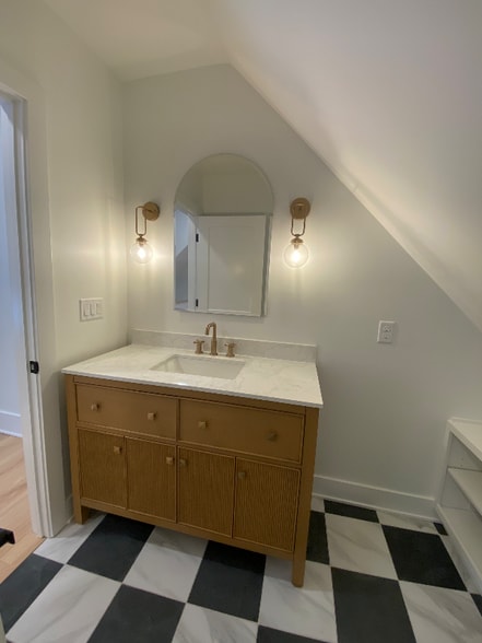 Building Photo - 421 S Union St