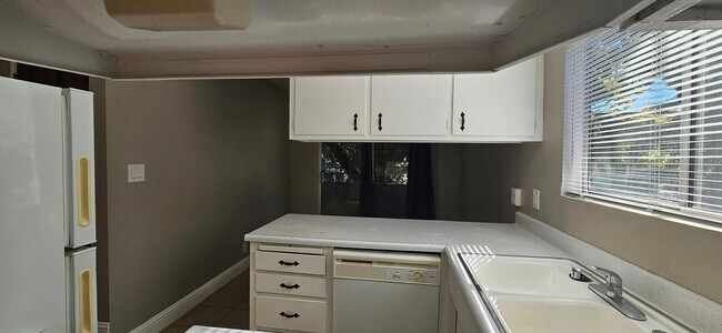 Building Photo - 2010 18th St