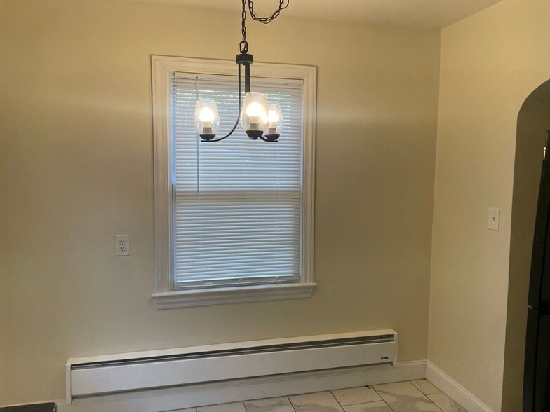 Building Photo - 7902 Garland Ave