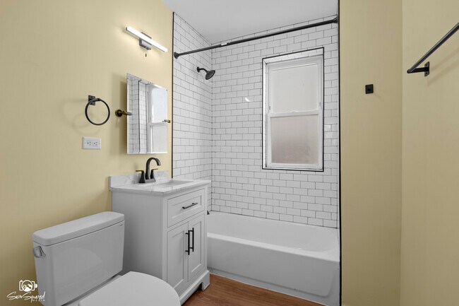 Building Photo - 7236 W 63rd Pl