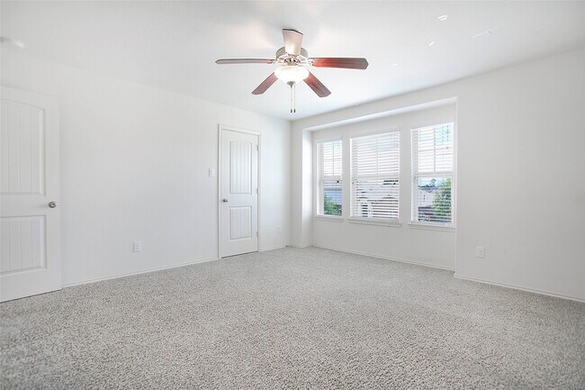 Building Photo - 166 Meadow Grove Dr