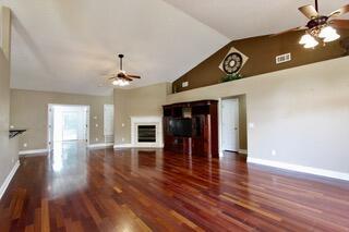Building Photo - 624 Territory Ln