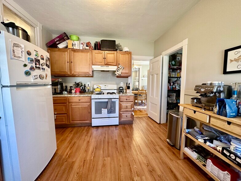 Building Photo - 12 Matchett St