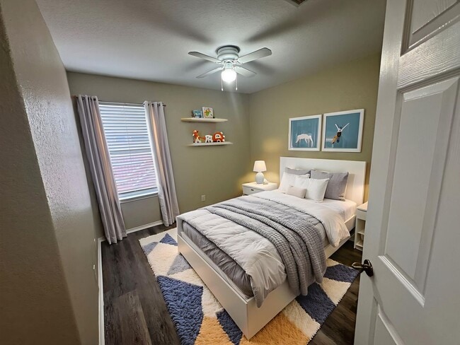 Building Photo - COMFORTABLE HOME | SINGLE STORY  |  CLOSE TO HWY 151 & 410 | SHOPPING & RESTAURANTS