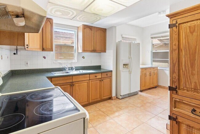 Building Photo - 509 Plymouth Rd