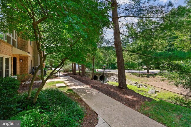 Building Photo - 5702 Brewer House Cir