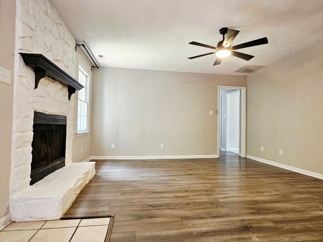 Building Photo - 7490 Beverly Dr