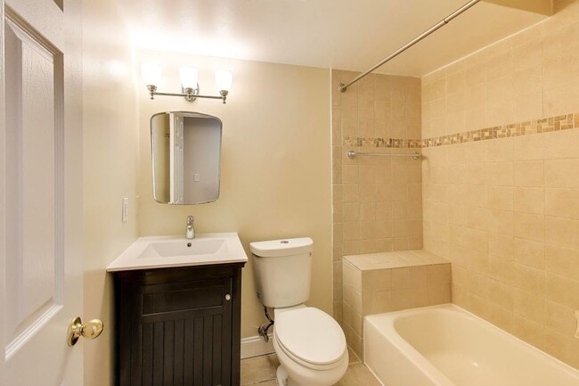 Building Photo - LEASE SPECIAL - $1,995 for a 16-24 month lease. 12 Month lease offered at $2,200 - .Spacious 2 Be...