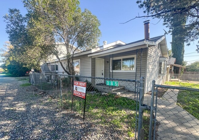 Building Photo - 385 S 4th St