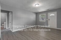 Building Photo - 807 S Savage St