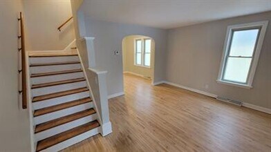 Building Photo - **Charming 1-Bedroom Plus Den Home with Modern Comforts**