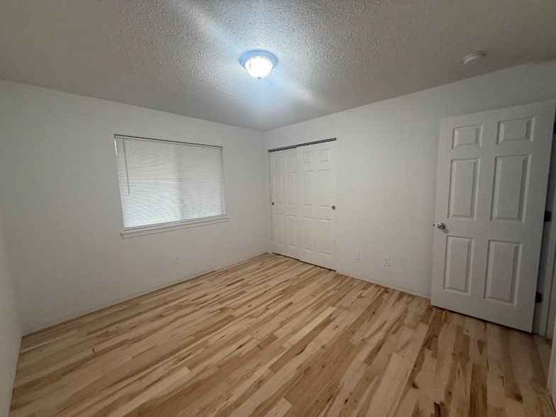 Building Photo - 1565 N Summit Rd