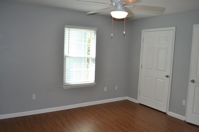 Building Photo - 697 Timberwood Cir E