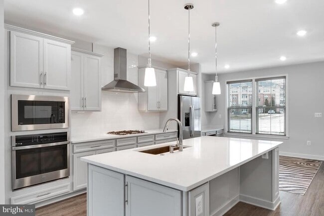 Building Photo - 11003 Resort Road