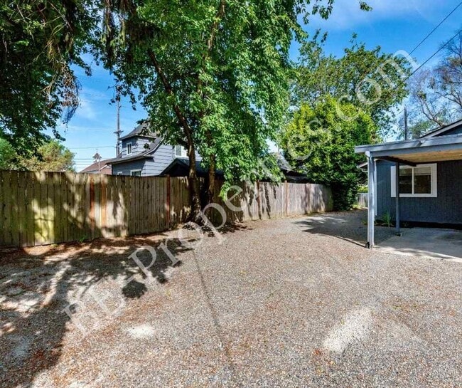 Building Photo - Central Tacoma Rambler