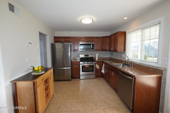 Building Photo - 49 Hastings Rd