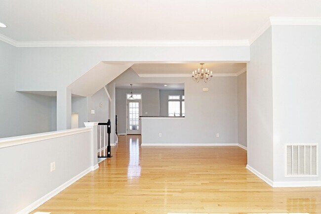 Building Photo - Spacious Pantops Townhome – Convenient, Pet-Friendly Living