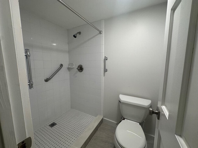 Building Photo - 1717 Whitehall Dr