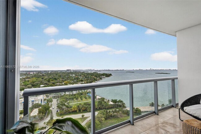 Building Photo - 601 NE 36th St