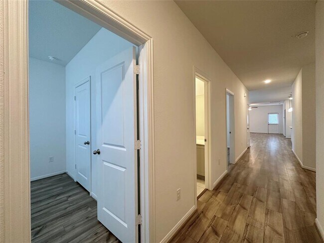 Building Photo - 230 Olympic Dr
