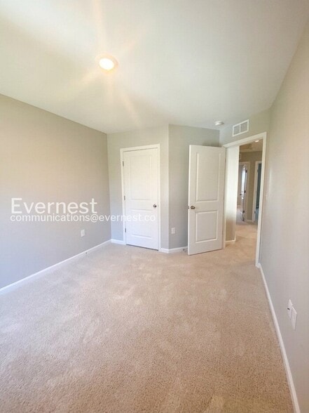 Building Photo - 21 Valiant Ct