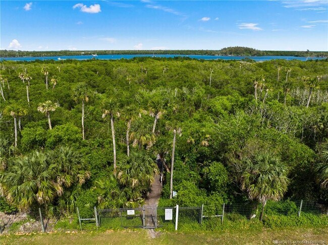 Building Photo - 6162 SE Riverboat Dr