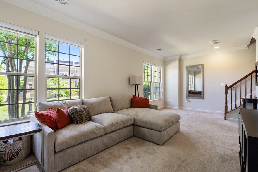 Building Photo - 500 Overlook Park Dr