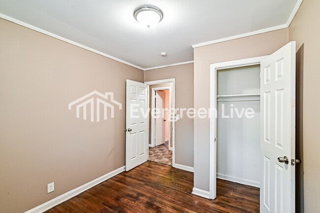 Building Photo - 6207 Moses St