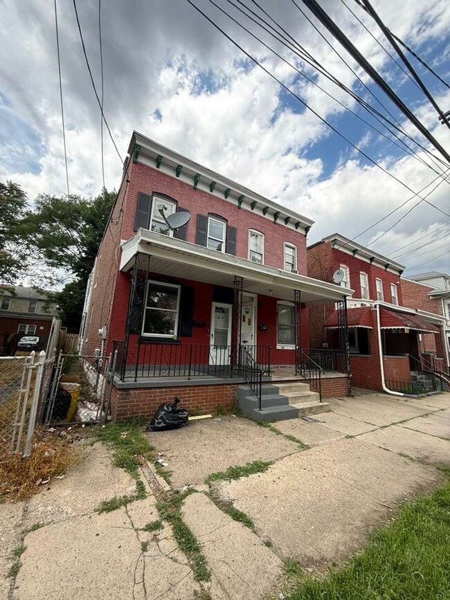 Building Photo - 306 Dayton St