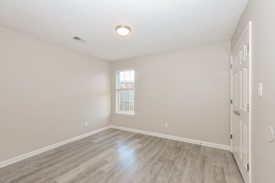 Building Photo - 8280 Dexter Ridge Cove E