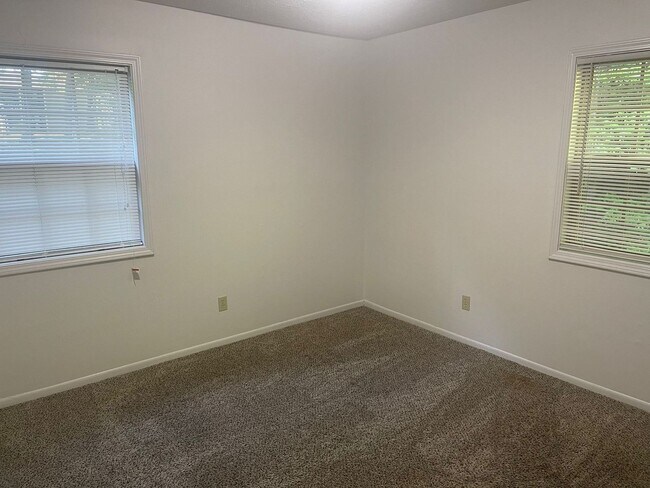 Building Photo - Modern 2-Bed, 1-Bath Oasis with Central Air and Gourmet Kitchen