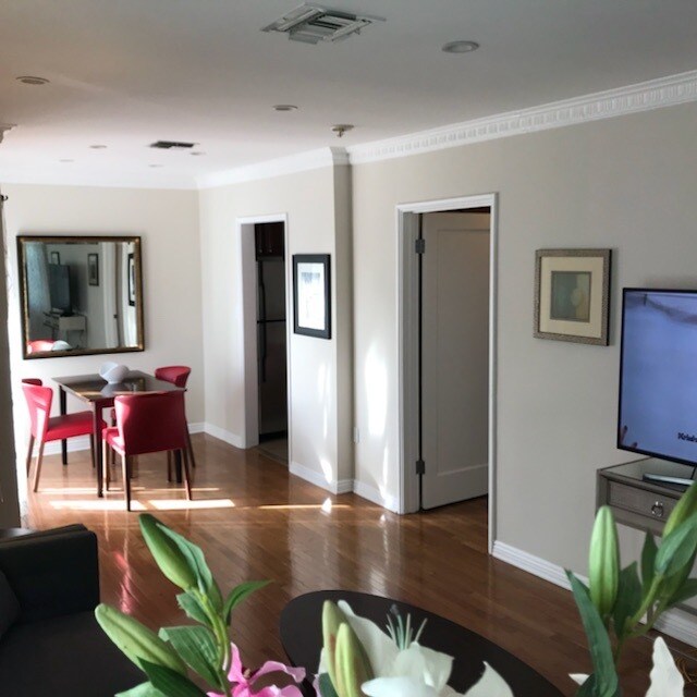 Building Photo - 1013 N La Jolla Ave