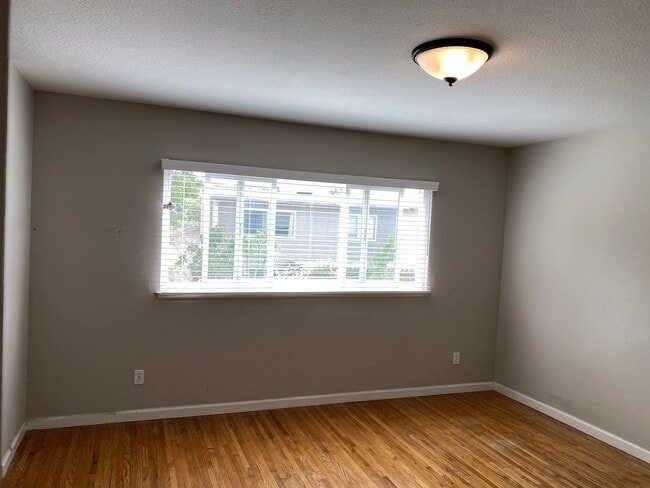 Building Photo - 491 S Danville Ave