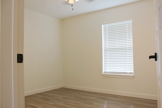 Building Photo - 5310 Randon Rd