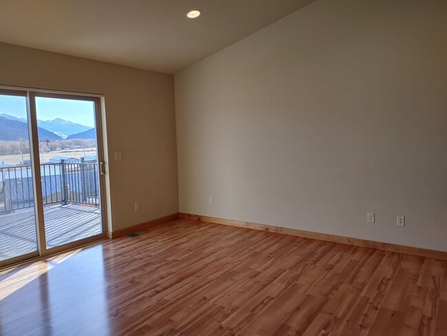 Building Photo - 110 Molly Dr