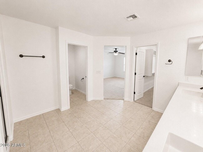 Building Photo - 1131 E Binner Dr