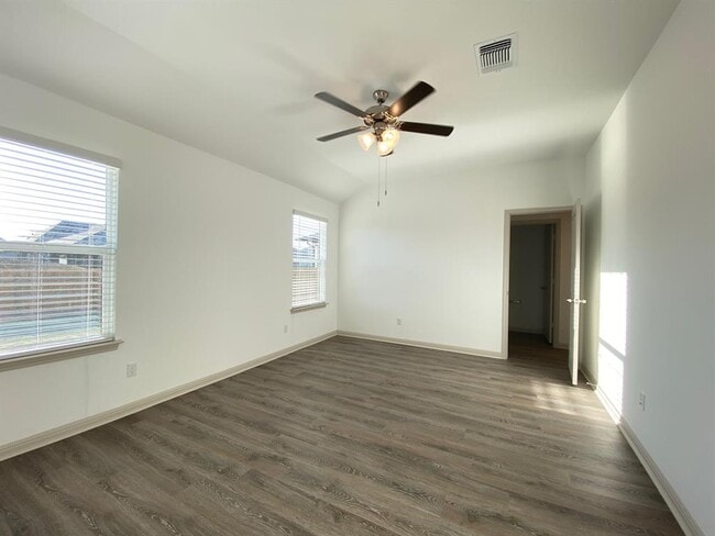 Building Photo - 131 Ft Clark Spgs Dr