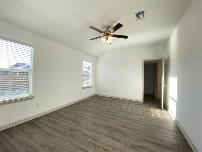 Building Photo - 206 Sweetwater Crk Ln
