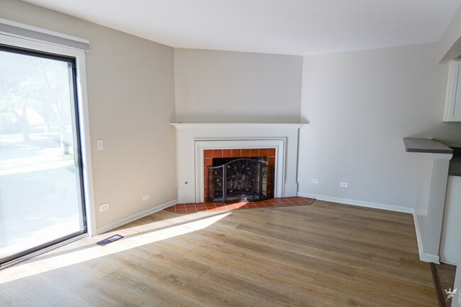 Building Photo - 1417 Queensgreen Cir