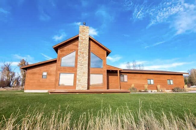 Building Photo - 1126 Shadow Ln