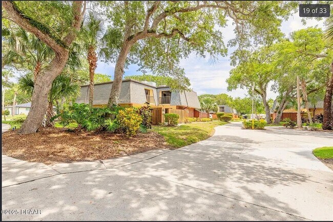 Building Photo - 3808 Saxon Dr