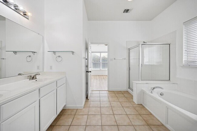 Building Photo - 2995 Overland St