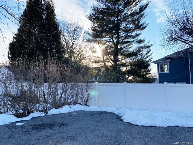 Building Photo - 11 Stone Ave