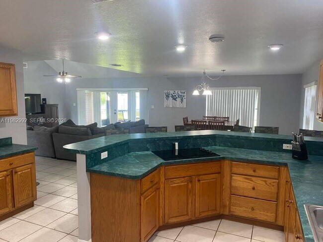 Building Photo - 3116 Tanglewylde Ave