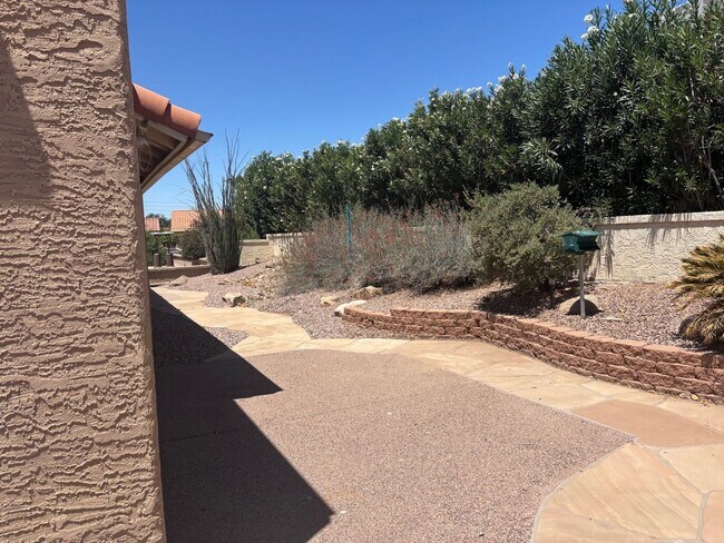 Building Photo - Lovely Long Term Unfurnished Home in 45+ Active Adult Resort Community of Leisure World